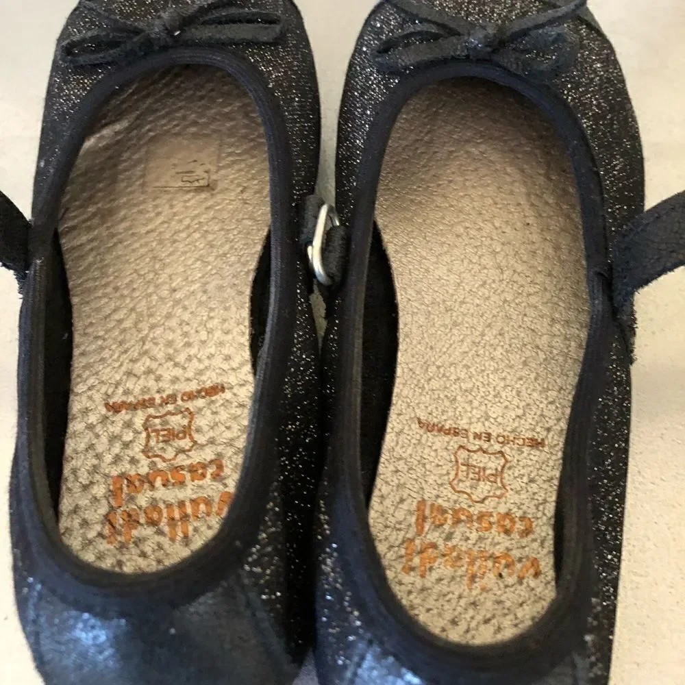 Girls’ Glitter Mary Janes (EUC)‎